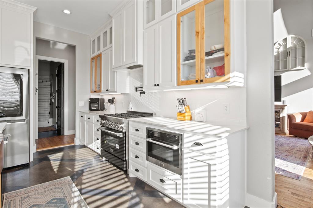 COUNTRY CLUB ESTATES - Residential