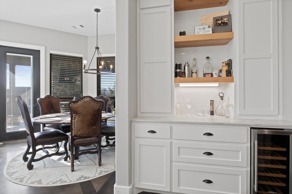 COUNTRY CLUB ESTATES - Residential