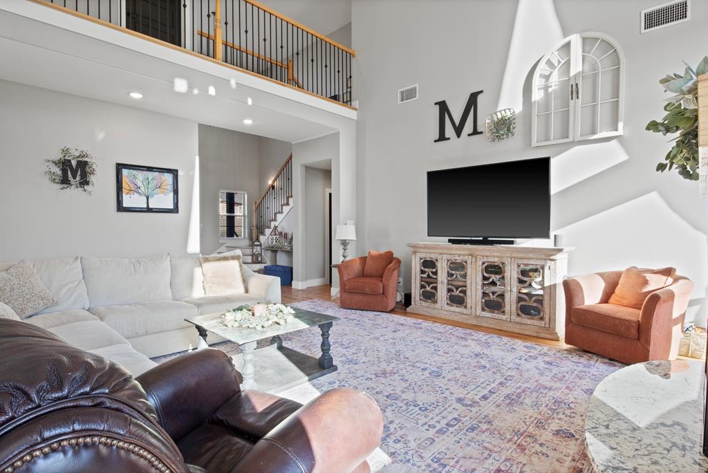 COUNTRY CLUB ESTATES - Residential