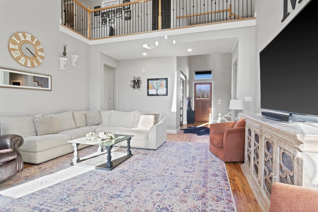 COUNTRY CLUB ESTATES - Residential