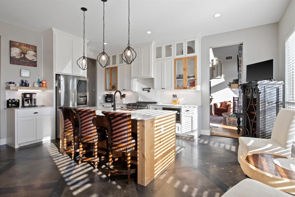 COUNTRY CLUB ESTATES - Residential