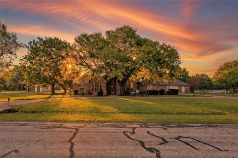 Photo of 7247 Somerset Lane, Aubrey, TX 76227 (MLS # 21234946)
