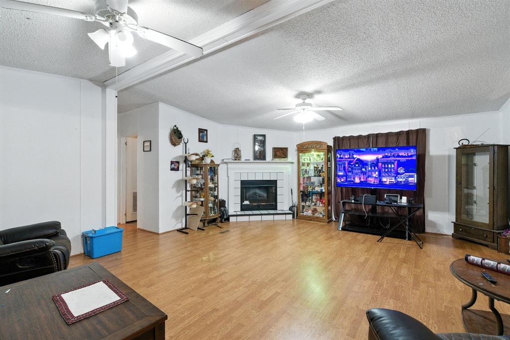 800 Highway 2214 A