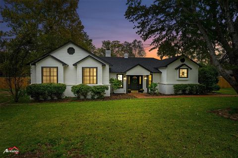 204 Rolling Meadows Circle Bossier City LA 71112