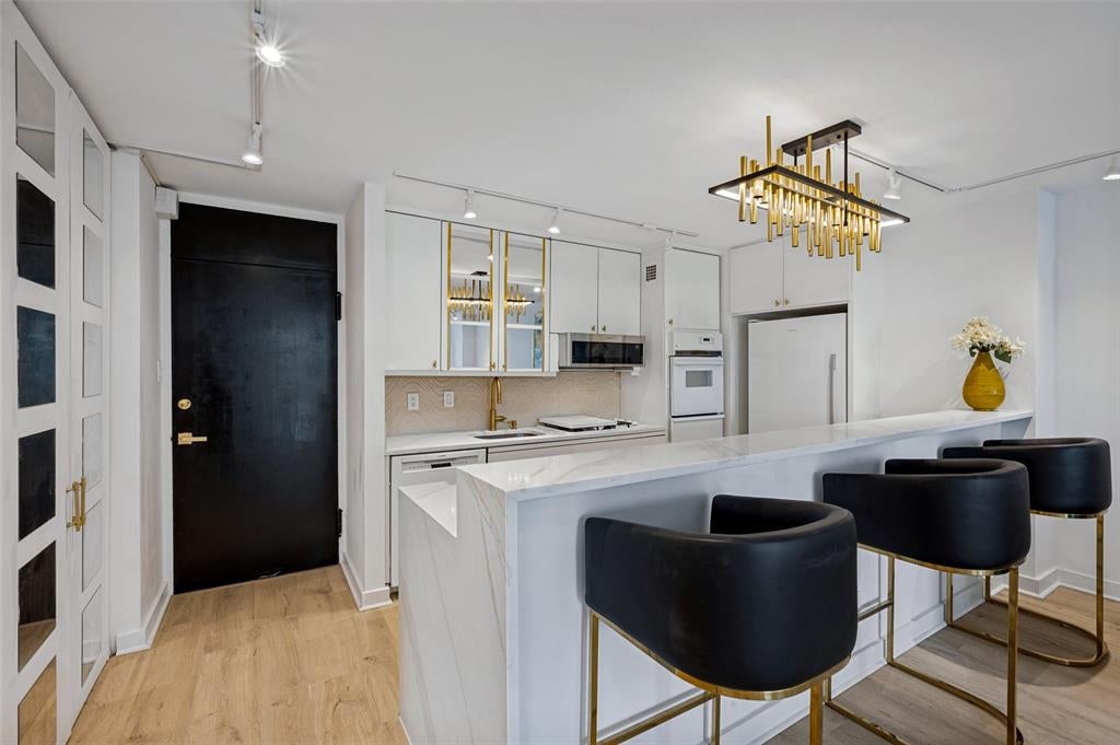 3883 Turtle Creek Boulevard 411