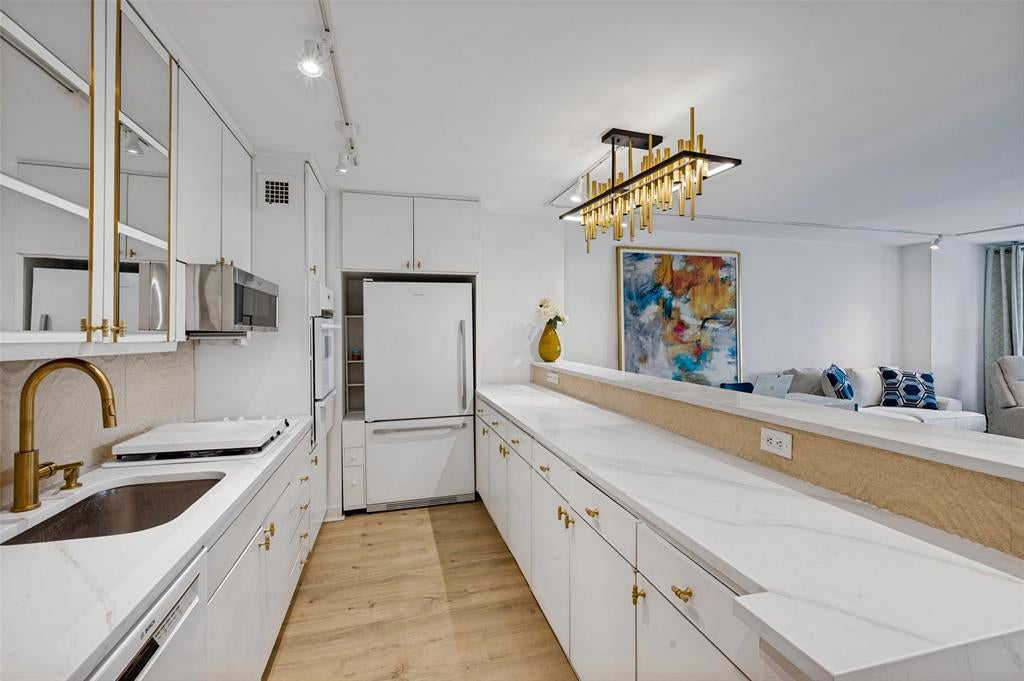 3883 Turtle Creek Boulevard 411