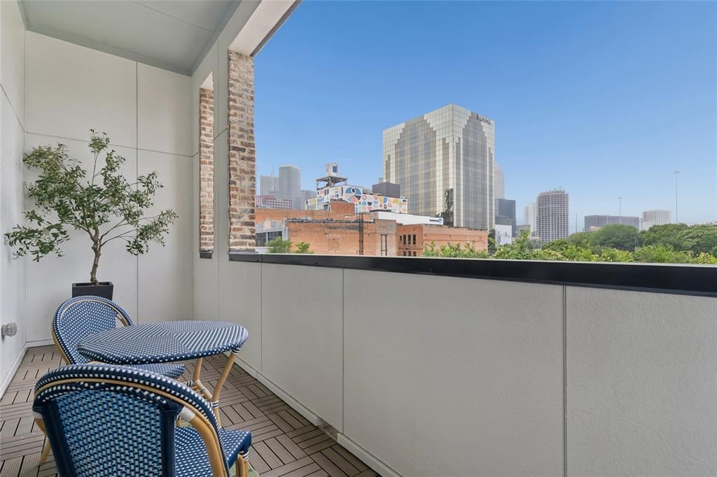2401 Canton Street 1002