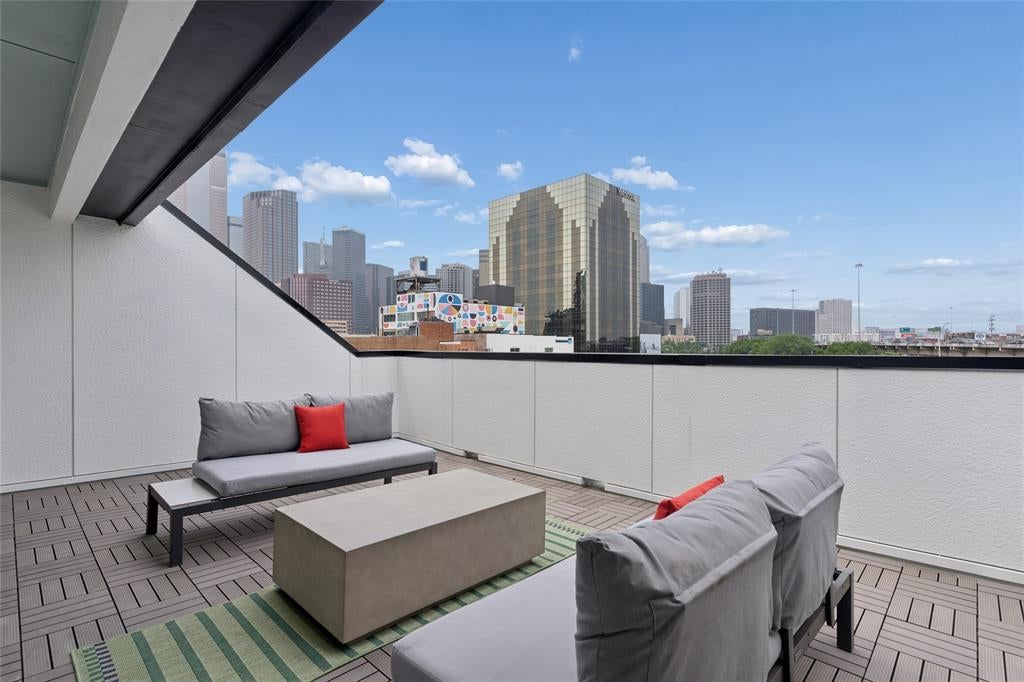 2401 Canton Street 1002