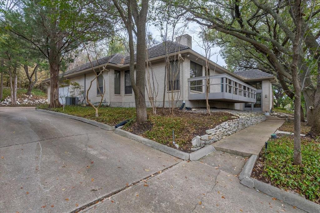 2001 Deepdale Drive