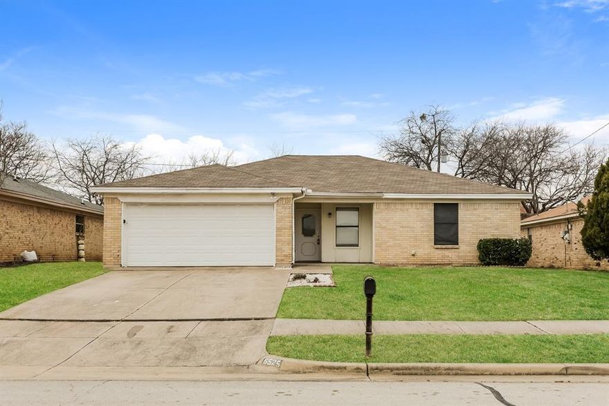 Enjoy this gorgeous home featuring living and entertainment space. This adorable home offers 3 bedroom and 2 bathroom home with laminate type flooring. Home has 2 attached car garage space. The modern kitchen is equipped with modern appliances and offers updated cabinets with plenty of storage space. Home has neutral paint throughout. The beautiful patio offers plenty of open space for enjoying gorgeous days outdoors. The private, fenced in backyard, is perfect for pets or for enjoying gorgeous days outdoors. This home won't last long. Apply today!