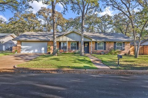 1304 W Redbud Drive Hurst TX 76053