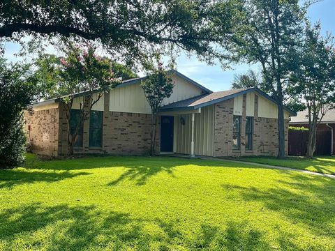 Photo of 6116 Yellowstone Drive, Dallas, TX 75150 (MLS # 21180455)