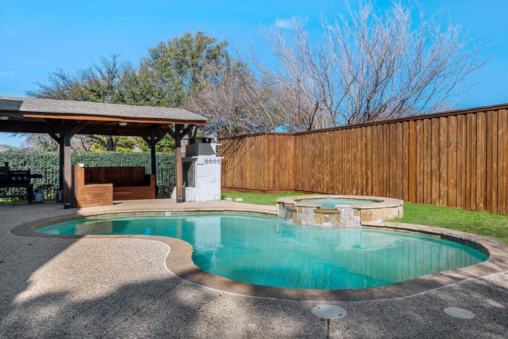 8102 Kings Court
