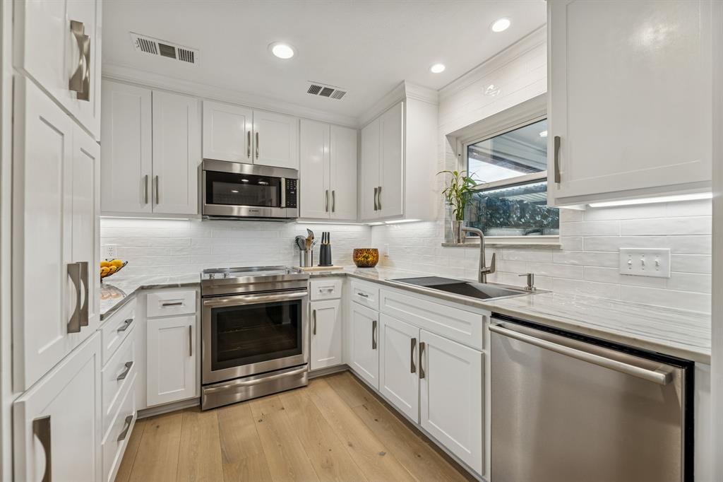 SANDHURST MANOR - Residential