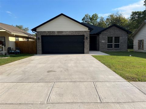 4203 Pickett Street Greenville TX 75401