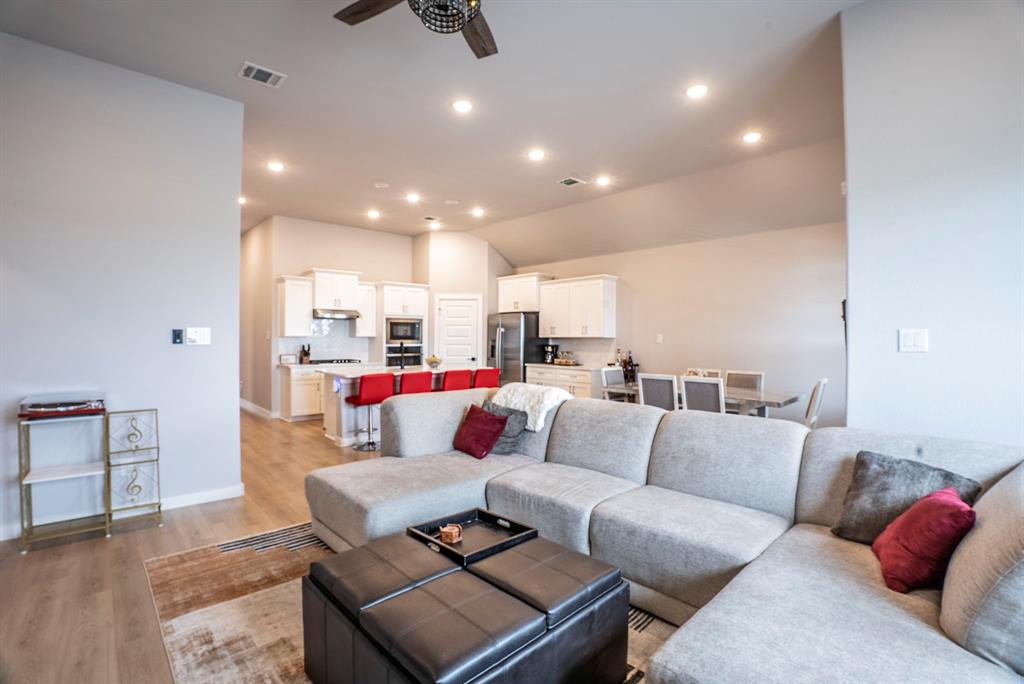 1131 Parkfield Road