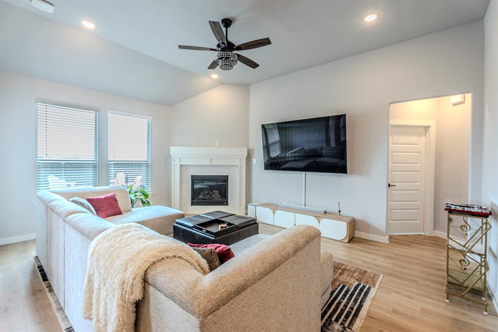 1131 Parkfield Road
