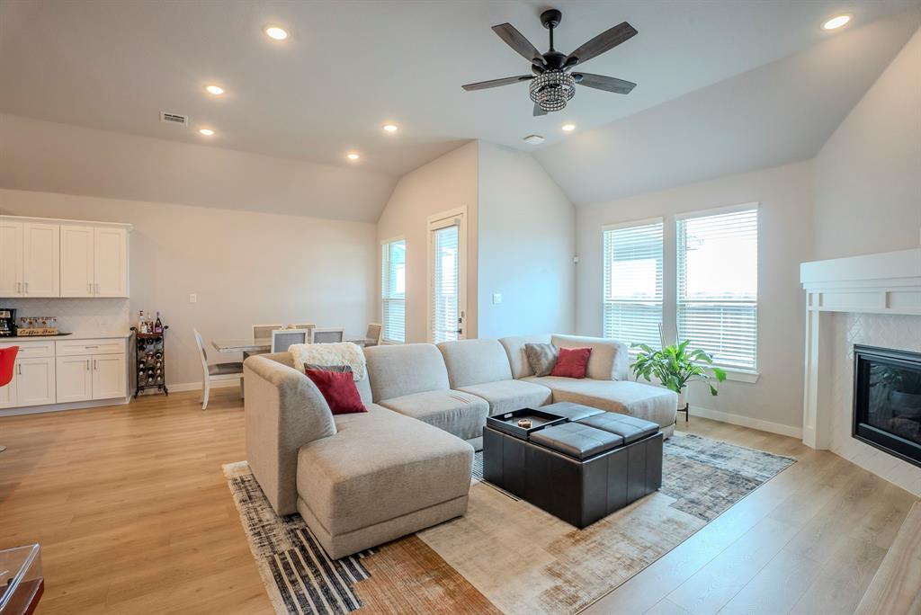 1131 Parkfield Road