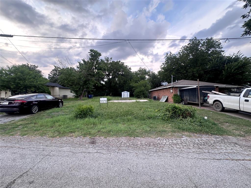 T J Beesleys 02 - Land