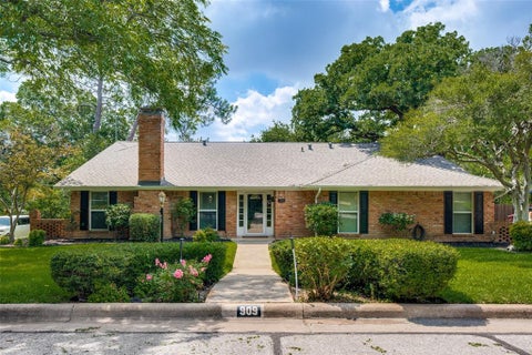 Photo of 909 Edgecliff Drive, Bedford, TX 76022 (MLS # 21306164)
