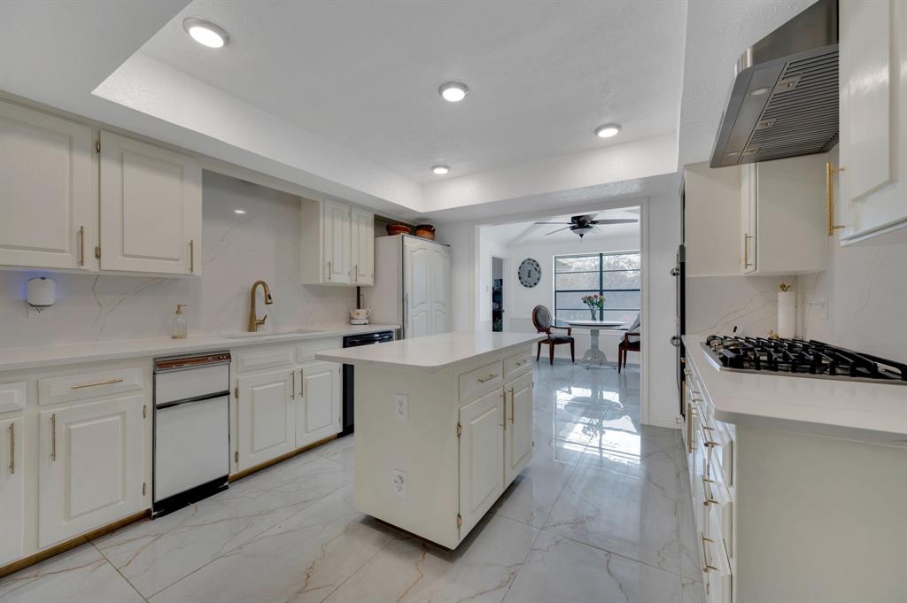 950 Shady Cove Place