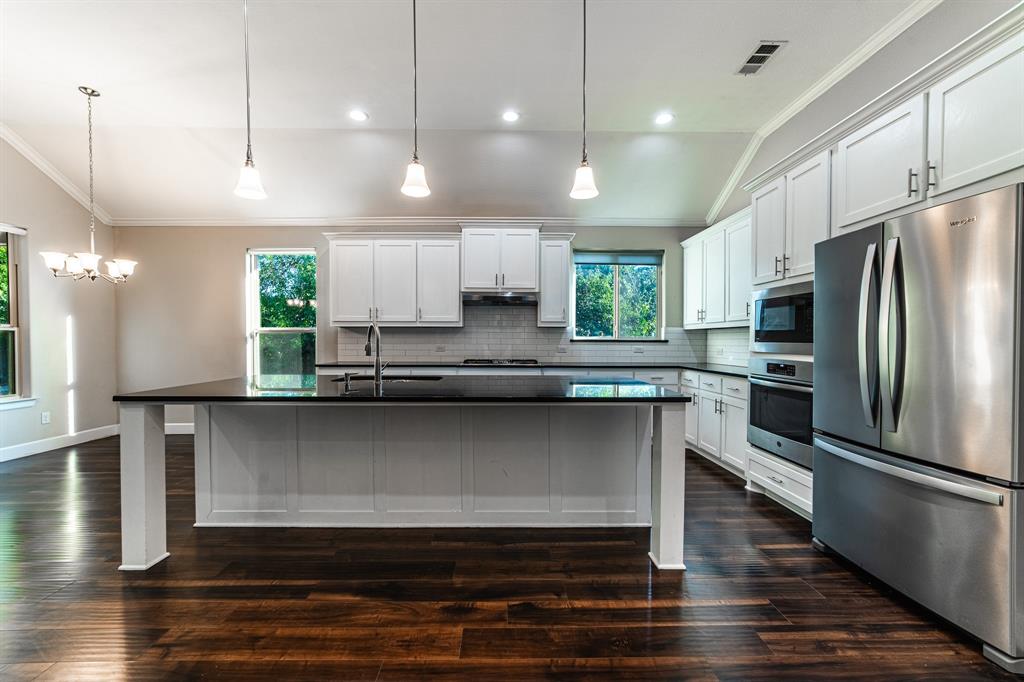 North Richland Hills, Texas 76180, United States, 3 Bedrooms Bedrooms, ,2 BathroomsBathrooms,Residential,Pending,40431