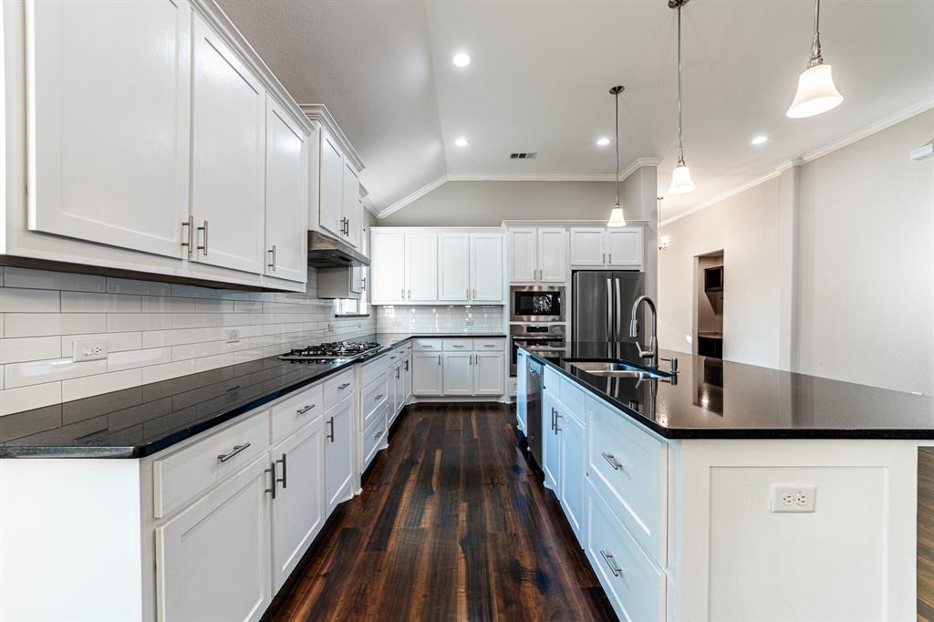 North Richland Hills, Texas 76180, United States, 3 Bedrooms Bedrooms, ,2 BathroomsBathrooms,Residential,Pending,40431