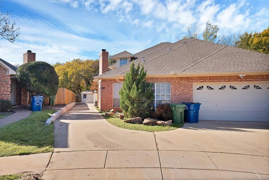 Welcome to this well-maintained Grapevine gem, perfectly positioned just off the highway for unbeatable convenience. This property offers quick access to shopping, dining, DFW Airport, and all the charm of Historic Downtown Grapevine. Inside, you'll find a clean, thoughtfully cared-for space with plenty of natural light and comfortable living areas. Ideal for commuters or anyone looking for a move-in-ready home in one of North Texas’s most desirable communities.