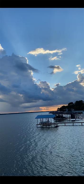 Photo 1 of 20 — 325 Bay Court, Gun Barrel City, TX 75156