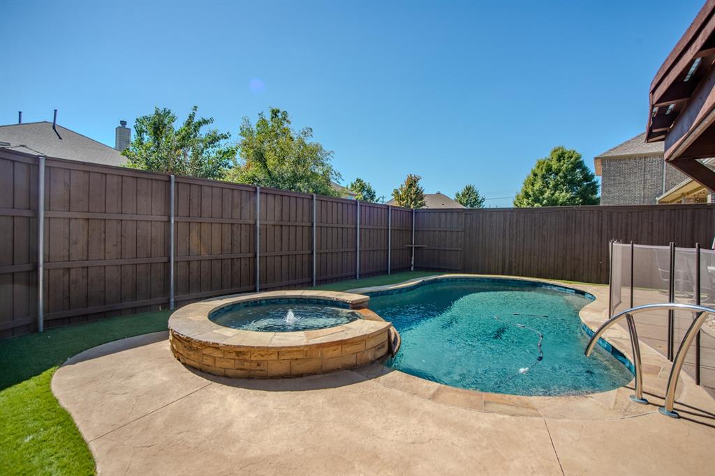 12837 Sherbrooke Drive