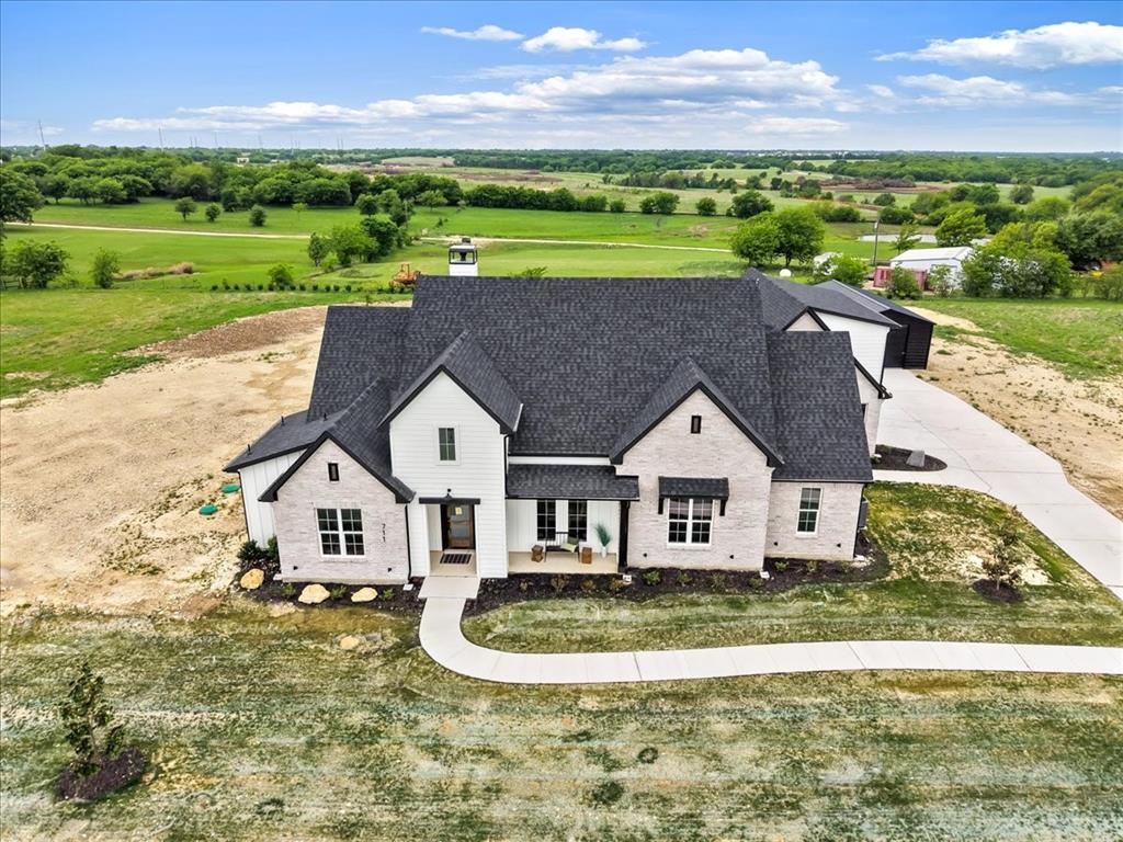 711 Hummingbird Lane