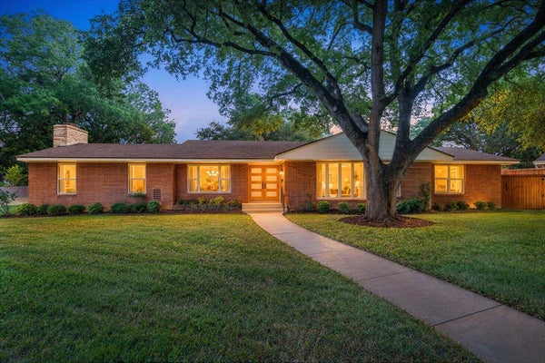 2625 OLD OAKS DR, WACO, TX 76710 - Image c69398f4ca2b8e6e1ffd1912f87e5eb9/1828363193