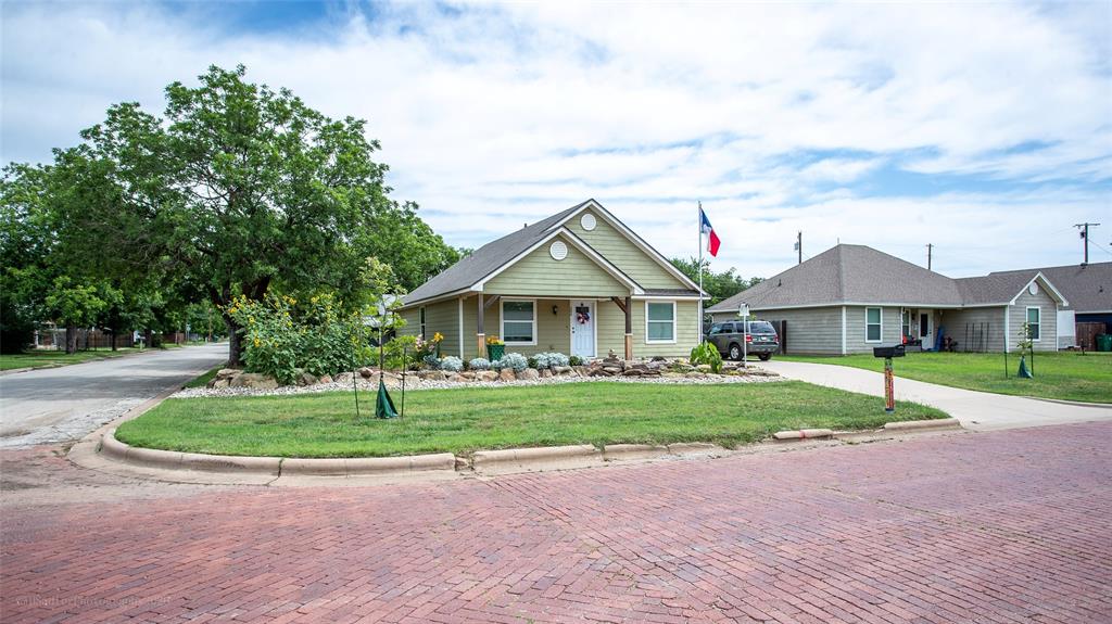 206 W Oak