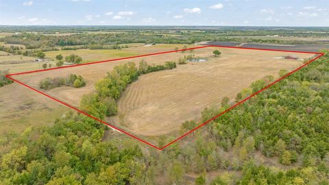 Tiny photo for 445 CR 24200, Roxton, TX 75477 (MLS # 21100775)