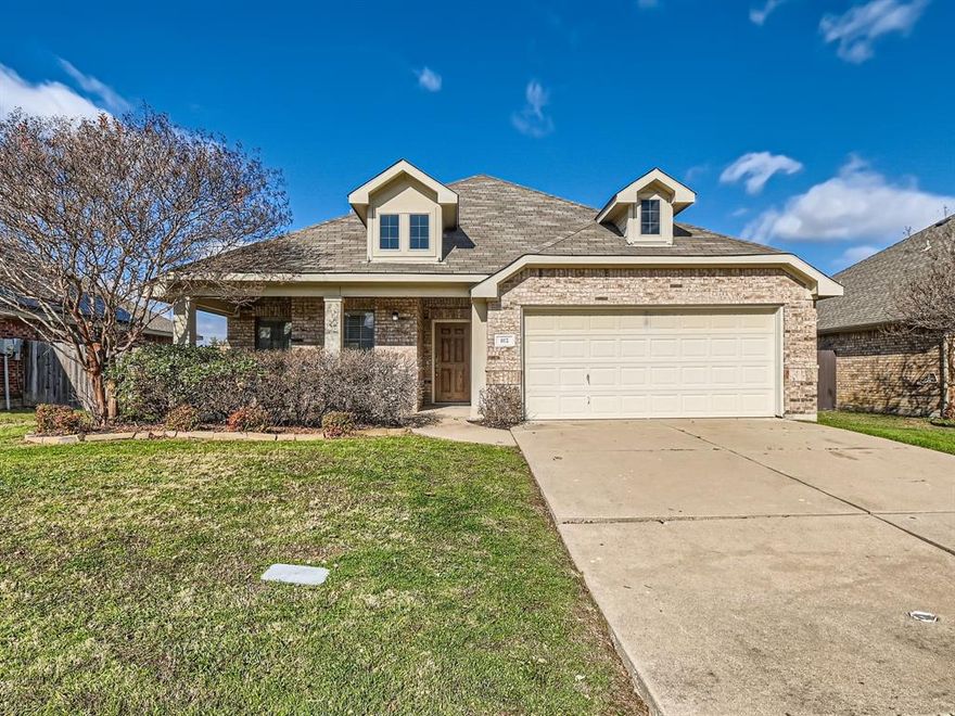 Spacious, 3bd, 2ba home in Mansfield ISD. Kitchen features 42in cabinets, huge pantry and breakfast bar. Open floorplan with lots of windows for natural light, ceramic tile, vaulted ceilings, decorative lighting, ceiling fans throughout. Patio with large fenced yard that backs up to greenbelt. Trash, sewer, and water services are maintained in the owner’s name, and a utility service charge of $9.99 will be charged monthly, with a one-time $29.99 setup fee; all other utilities, need to be maintained in the resident’s name. There is a monthly $15 fee for bi-monthly filter service. Smart home technology is $24.95 month. For additional information on application process and lease fees, please visit our online help center. The information contained herein has been obtained through sources deemed reliable but cannot be guaranteed as to its accuracy. Any information of special interest should be verified with Pathlight.