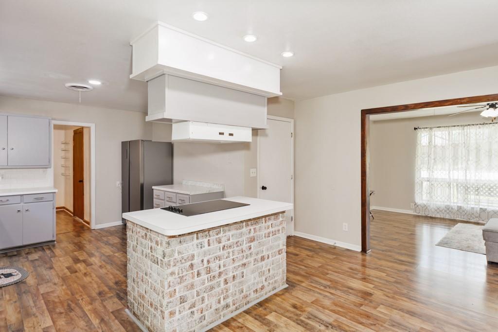 500 W London Street