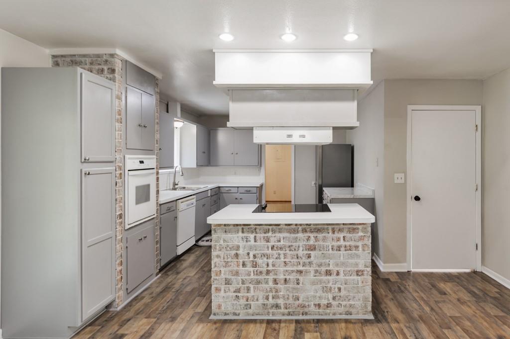 500 W London Street