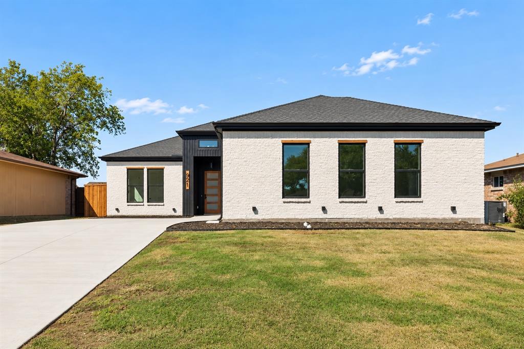 921 Woodcrest Drive