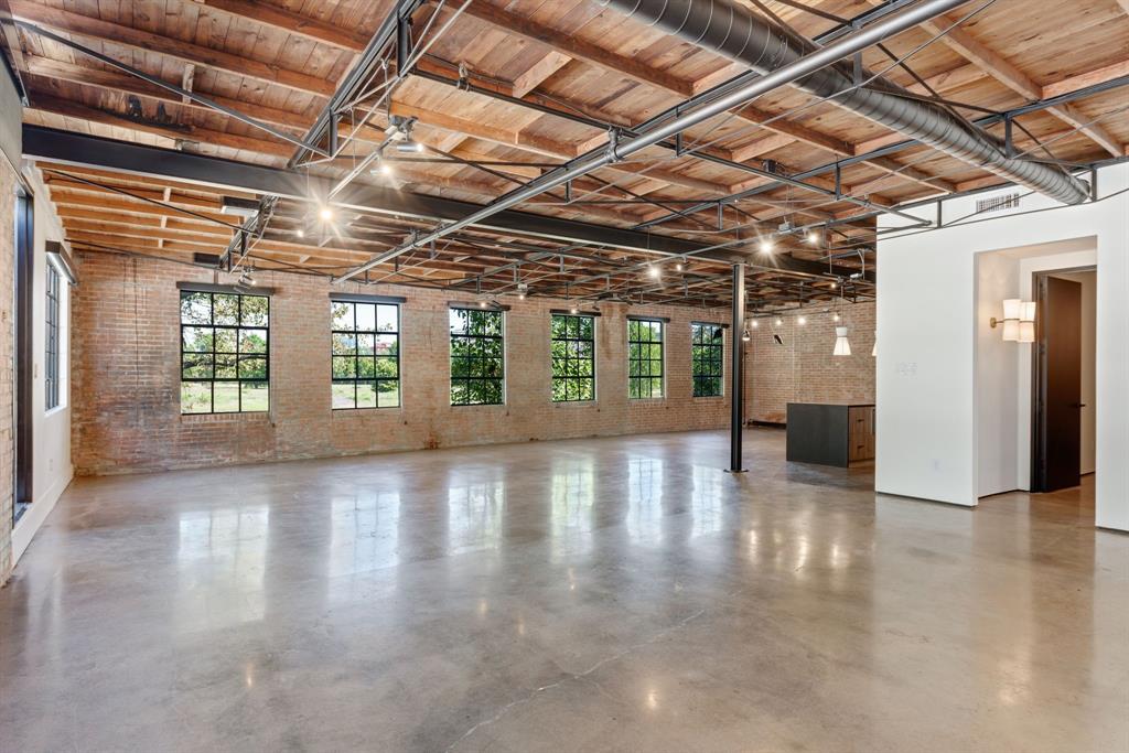 Riverfront - Commercial Sale