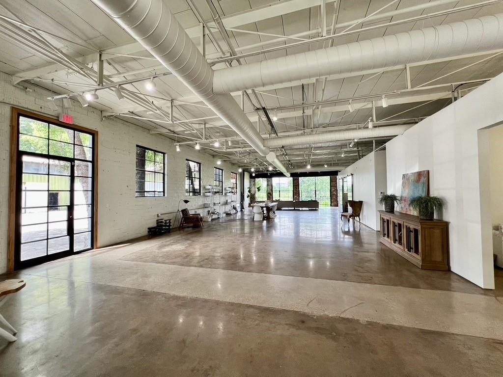 Riverfront - Commercial Sale