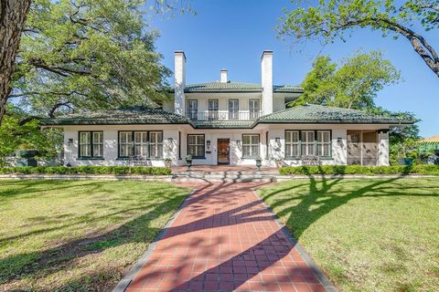 1414 Mistletoe Drive Fort Worth TX 76110