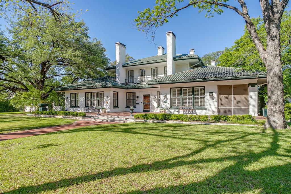 1414 Mistletoe Drive