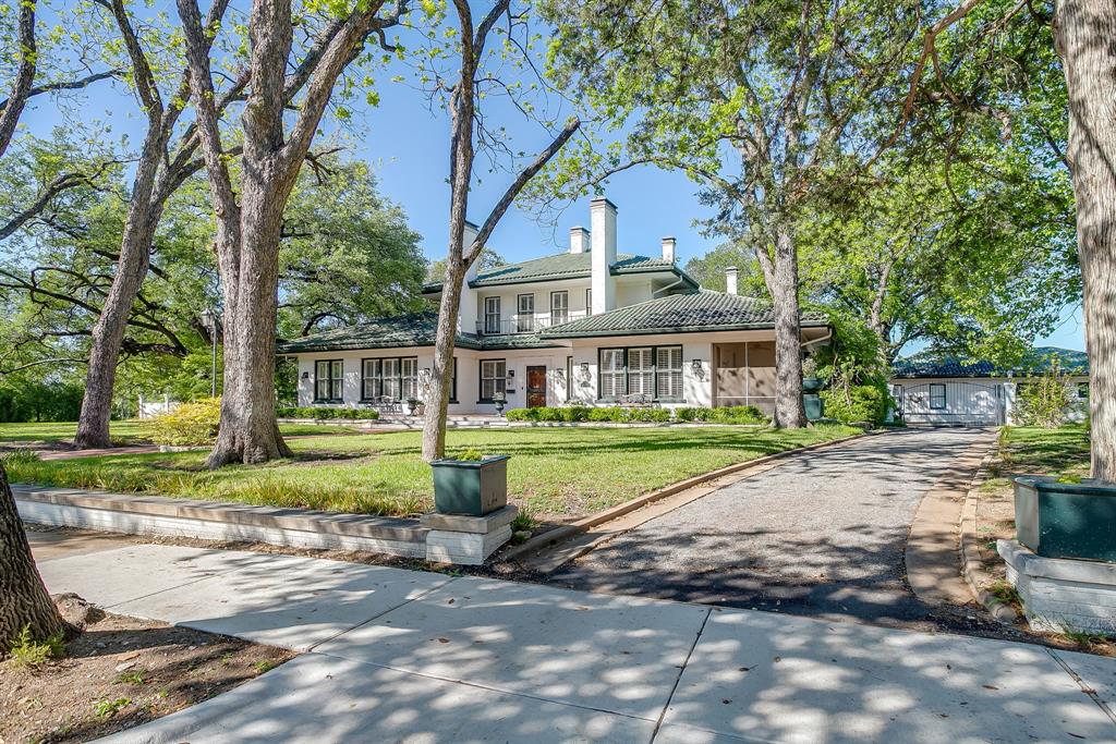 1414 Mistletoe Drive