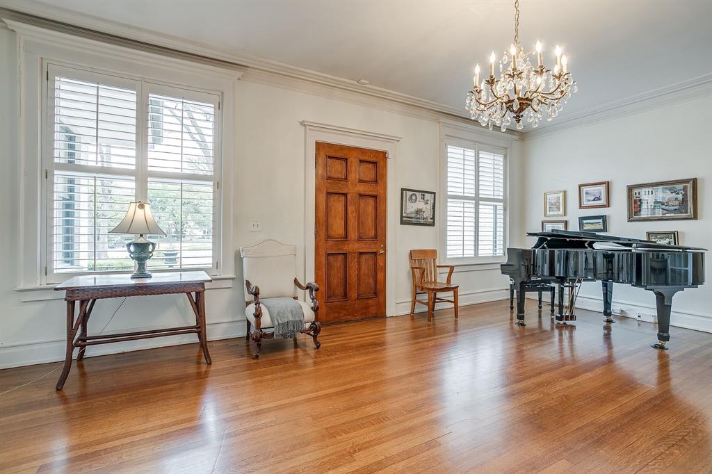 1414 Mistletoe Drive