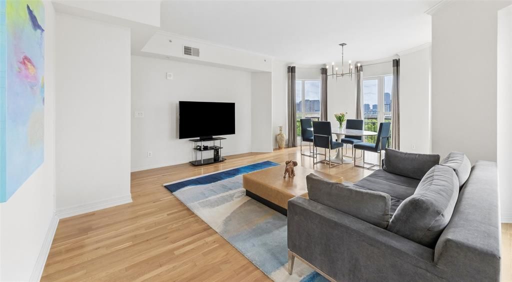 Photo of 3401 Lee Parkway #1003, Dallas, TX 75219 (MLS # 21236745)