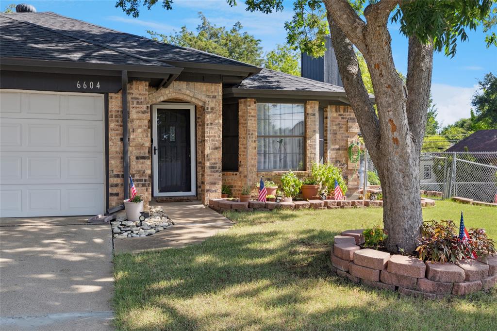 6604 Roxanne Way