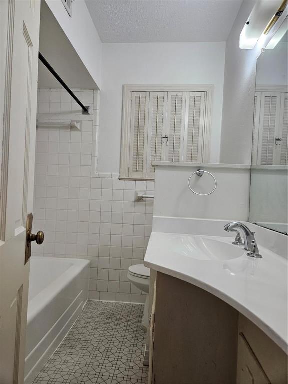 J W Halsells - Residential Lease