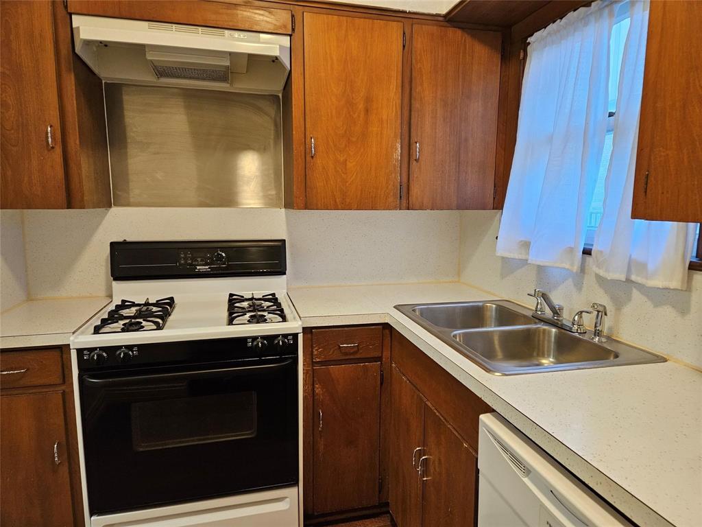 J W Halsells - Residential Lease