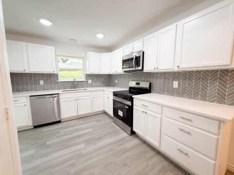 Tiny photo for 2147 Oak Valley Lane, Dallas, TX 75232 (MLS # 21396227)