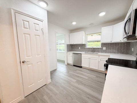 Tiny photo for 2147 Oak Valley Lane, Dallas, TX 75232 (MLS # 21396227)